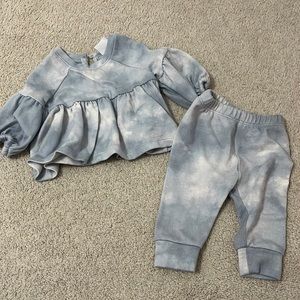 Baby gap tie dye matching sweatshirt and pants. Super soft 3m baby girl